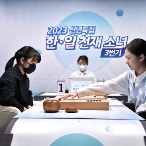 김은지, '한일 바둑 천재 소녀' 대결서 나카무라에 완승