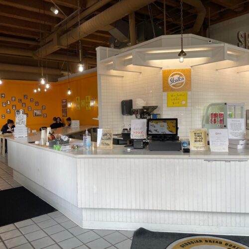 동유럽의 대중적인 음식 Khachapuri를 맛볼 수 있는 음식점 Skalka