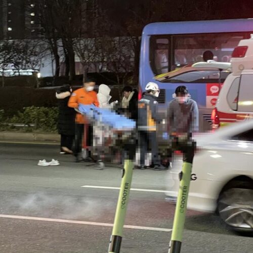 '음주 무면허' 킥보드 타던 고교생 3명, 버스 충돌