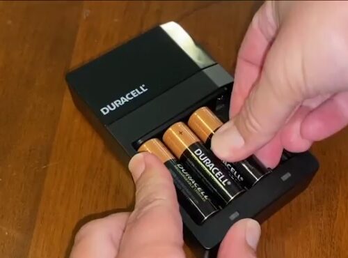 “1천번 충전 가능” 환경에도 좋은 '충전식 건전지', 이제는 교체해야 할 때