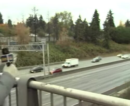 음주운전 40대 남성, I-5 위로 떨어져 4중추돌...20대 여성 1명 사망