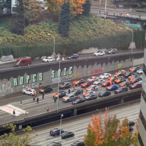 시위대 I-5 북쪽 방면 봉쇄 중