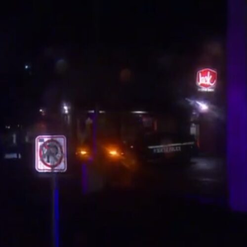 노스시애틀 오로라 ‘잭박’서 자동차 총격…옆에 선 뒤 난사