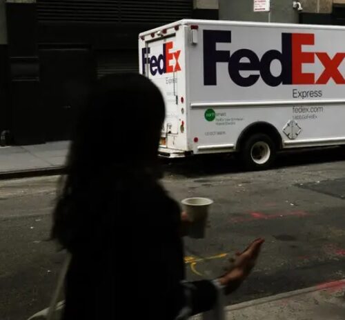 크리스마스도 불경기 못 피하나? 낮은 수요에 택배회사마저 해고 감행