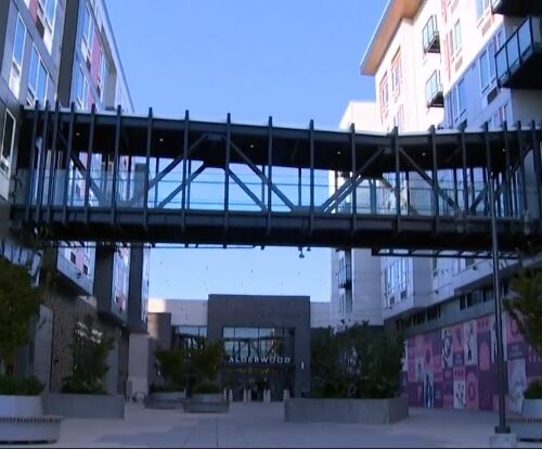 쉑쉑버거 등 유명 식당가 입주...진화한 얼더우드 몰, 철거 후 생긴 아파트 단지에 소비자 유치 기대