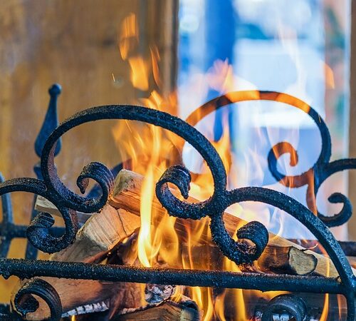 가정집 크리스마스트리 전구 사고, 10만 달러 이상 손해 발생