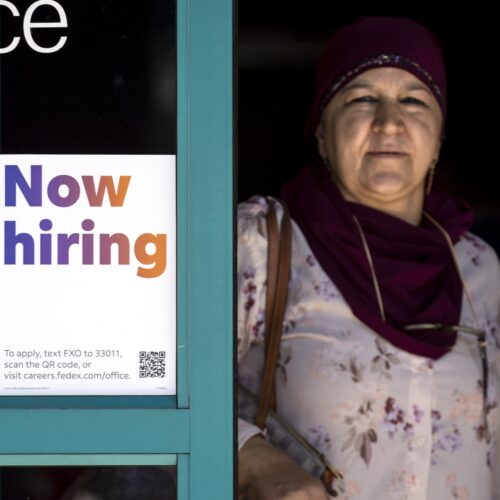 미국 실업수당 청구 22만5천 건… 증가세에도 여전히 낮은 수준