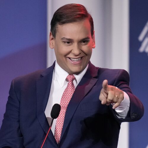 어머니까지 팔아 당선된 30대 하원 의원