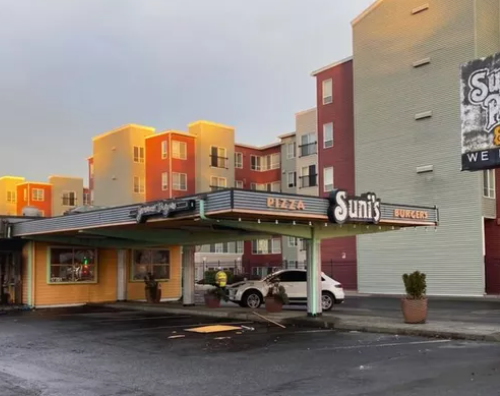 쇼어라인의 40년된 유명한 피자가게 Suni's Pizza and Burgers, 방화로 소실