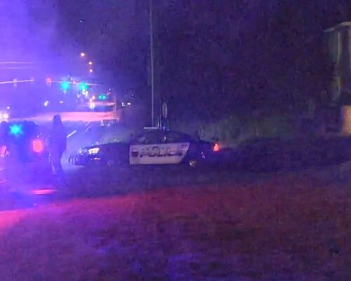 바텔 20대, 50대 여성 감금 중 출동 경찰에 돌진, 경찰 발포