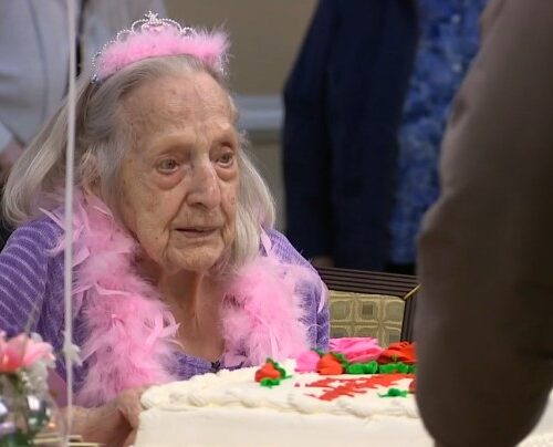 WA 여성, 106번째 생일 축하…장수 비결로 ‘친절함’ 꼽아