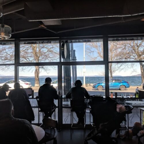 스타벅스, 알카이 매장 영구 폐쇄 발표…고객들, 청원 시작