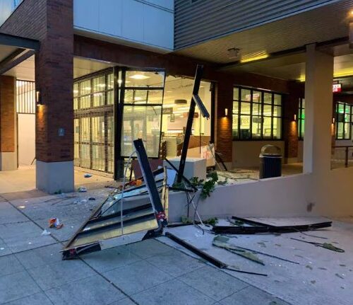 그린레이크 ‘스매시앤그랩’ 발생, 차량 14대 파손…용의자 도주