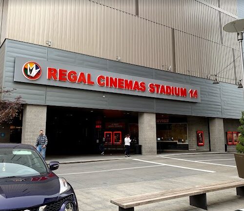 “모두 다 쏜다” 시애틀 영화관 총기 난동에 관객들 대혼란 사태