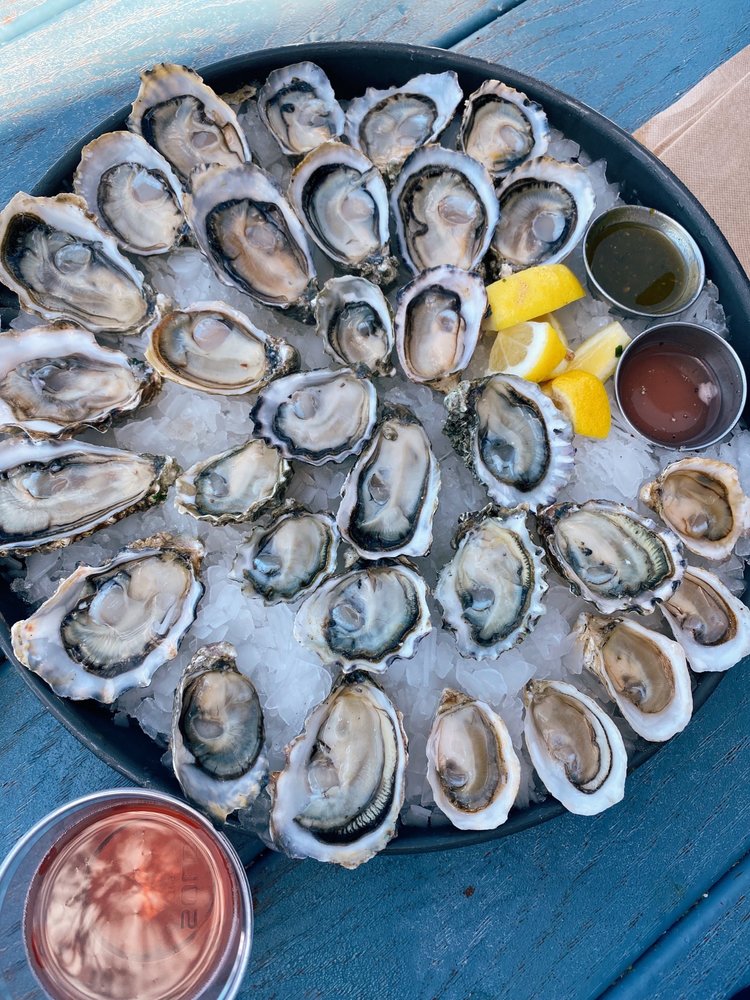 사미시 오이스터 바와 조개 마켓 Samish Oyster Bar and Shellfish Market Oysters.jpg