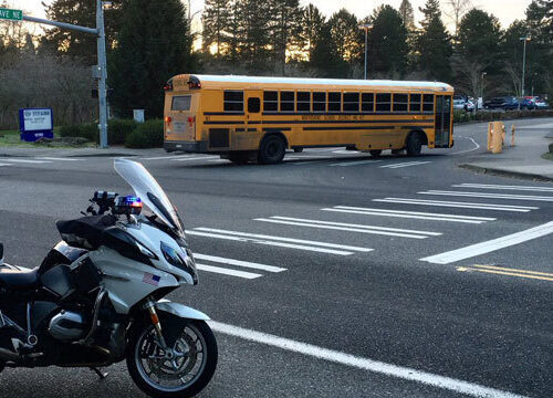 바쓸 노스 쇼어(Northshore) 쥬니어 하이 학생 3명 교통 사고 당해