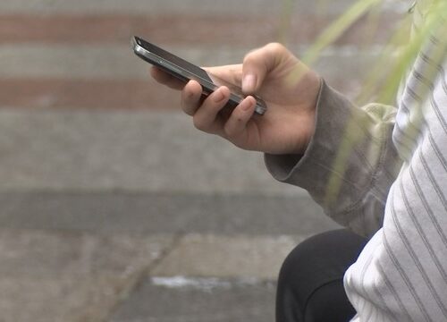 길에서 스마트폰 보고 다니면 절도의 대상이 될 수도..