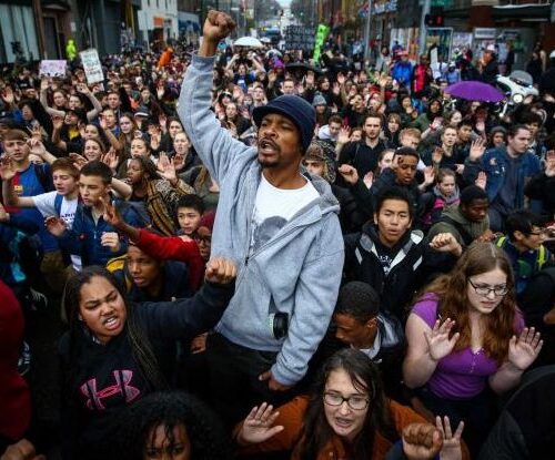 시애틀 연방정부 법원 앞, 퍼거슨 시위 4000여명 집결