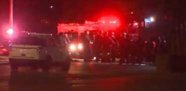 교통정지 경찰에 '샷건' 쏜 용의자, 경찰의 대응사격 맞고 병원행