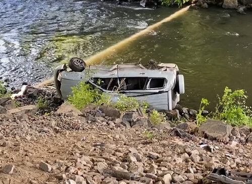 10대 청소년 9명 소형 SUV에 끼어 탄 채로 I-5 주행하다 통제력 잃고 ‘추락’