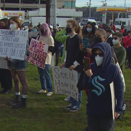 안전을 위해 직접 거리로 나온 학생들, 원격학습 및 안전대책  요구