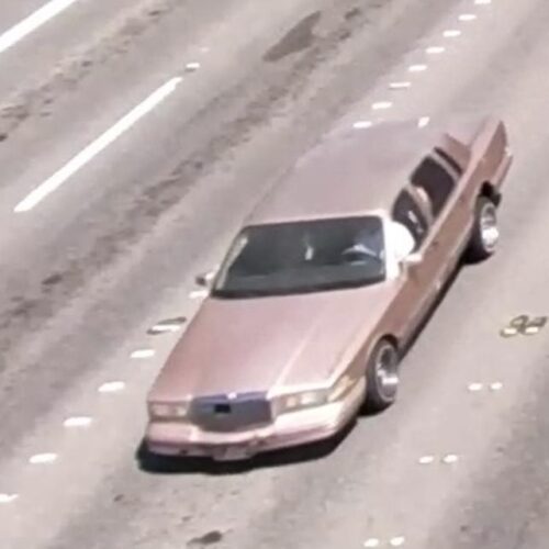 린우드 164가에서 차량 총격 발생, 보도 걷던 10대 2명 총 맞자 보복 발포도 가해