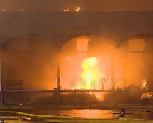 쇼핑카트가 없다며 화난 여성 쇼핑몰에 불질러..