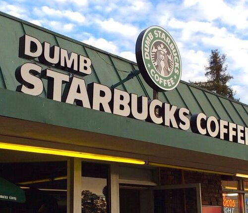 스타벅스 패러디 매장 '멍청한 스타벅스' 등장