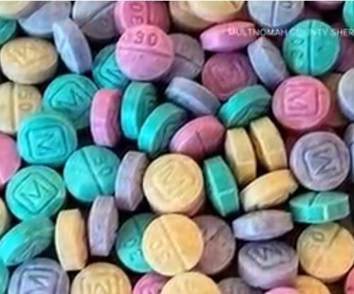 알록달록 사탕같이 생겼는데 최소 10만명 사망, ‘무지개 펜타닐’ 주의