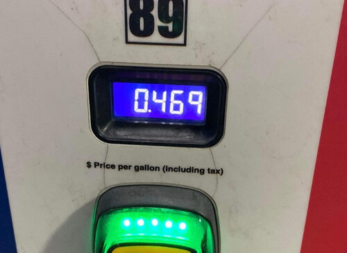 야키마 주유소 결함으로 휘발유 46센트에 판매…소문 듣고 인파 몰려와