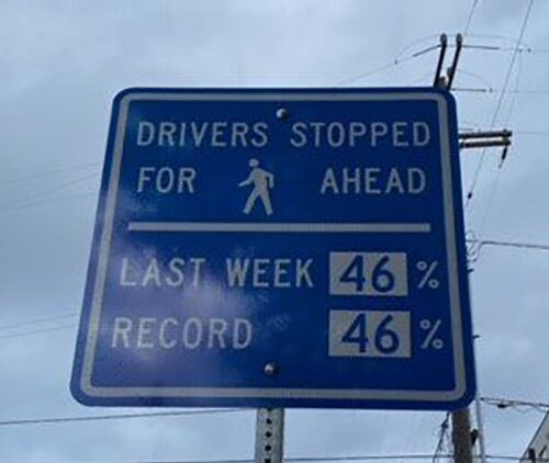 시애틀 도로에 새로 설치된 ‘운전자 평가’ 표지판, 무엇을 의미하나?