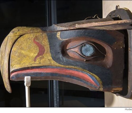 시혹스 로고 꼭 닮은 네이티브 마스크, 가격은 22,000달러