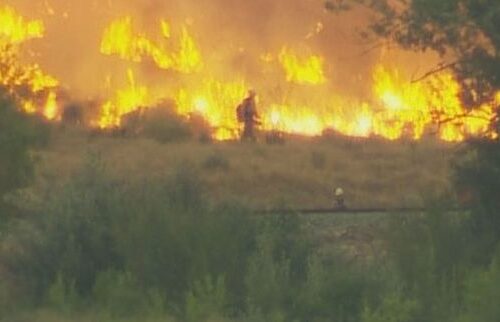 밀스 캐년 화재, 가택 109곳에 대피령