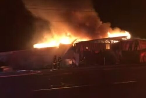 밤사이 린우드 스트립 몰에 화재 발생, 사업체들 손실