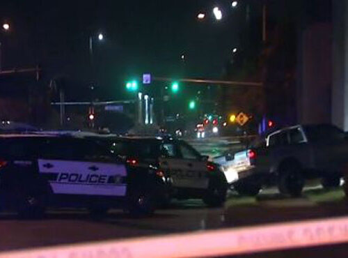 퓨알럽 데니스 레스토랑에 무장한 강도 침입, 경찰 총맞고 제압