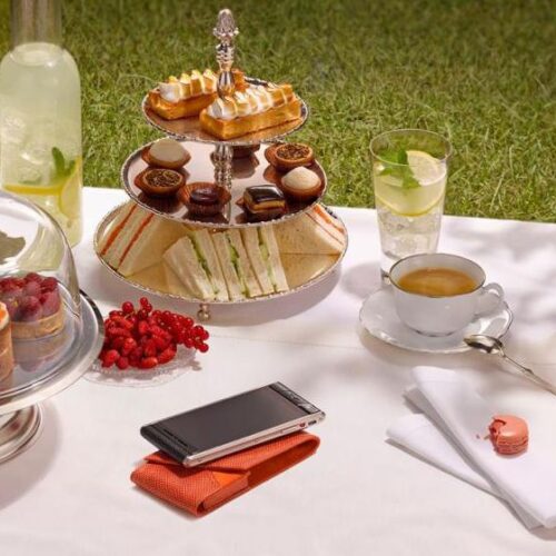 애스터, 9,550달러짜리 스마트폰 출시