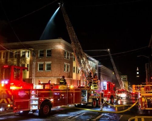 차이나타운 104년된 건물에서 원인 불명 화재