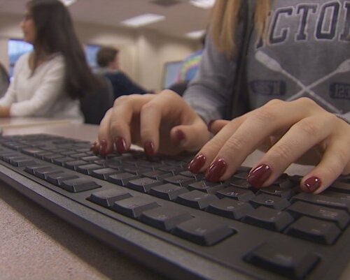 어번의 한 고등학교 학생들, 트럼프에게 보낼 편지작성해..