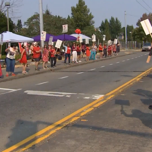 시애틀 교사 파업으로 힘든 학생들 위해 무료 음식 나눠준다 