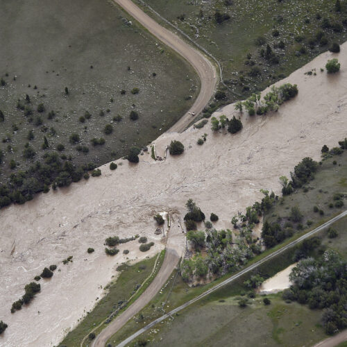 역사적인 홍수 발생으로 옐로스톤 ‘폐쇄’…일부 지역은 ‘고립’