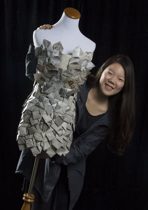 시애틀 타임즈 DIY 신문지 작품 공모전, 최윤정양 우승