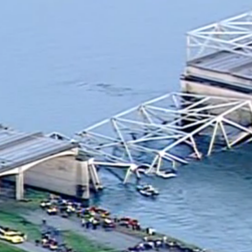 워싱턴주 I-5  다리 붕괴 exit 227 과 229 사이, 마운트 버논