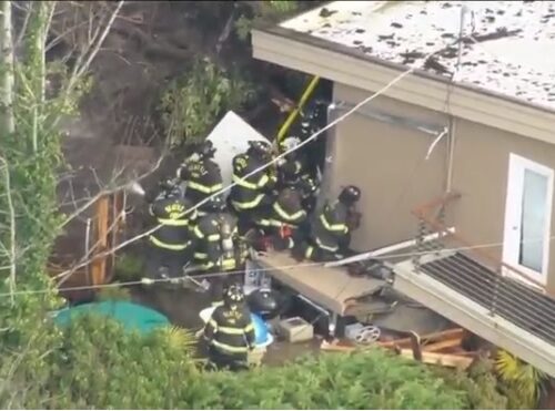 시애틀 산사태 주택 덮쳐…가족은 가까스로 살아남고 개 두 마리는 숨져