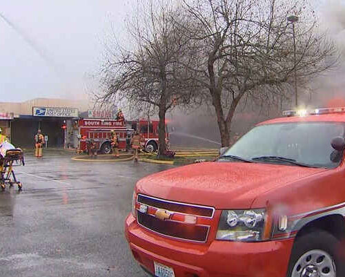 켄트 쇼핑몰에서 화재 발생해